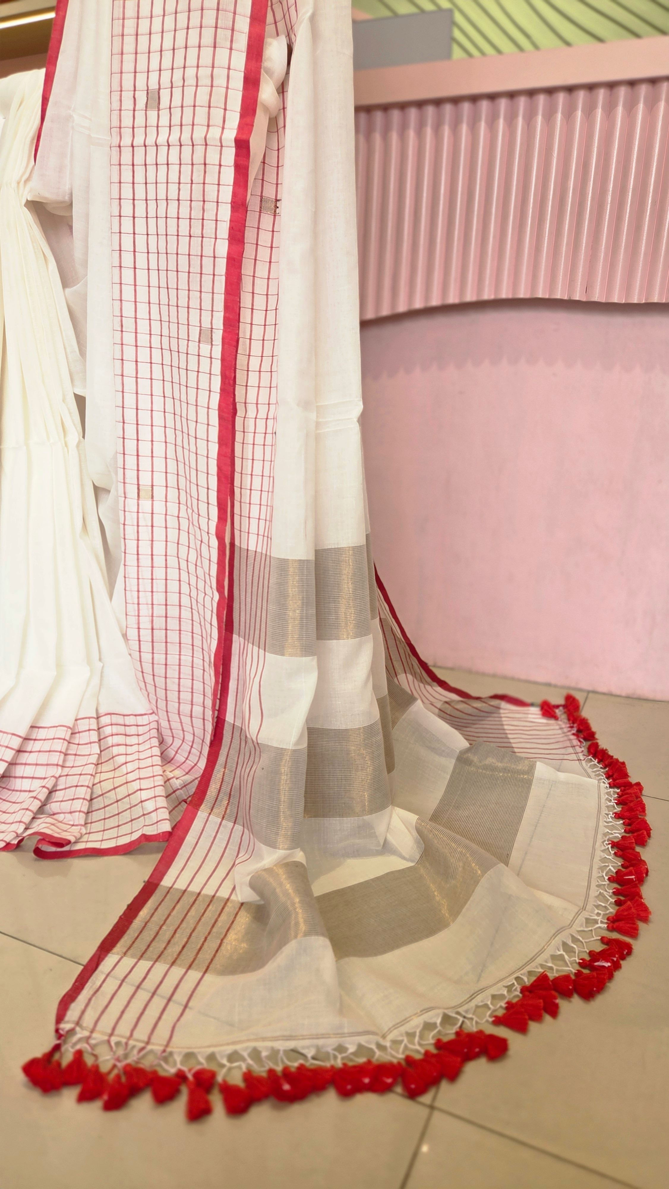 Traditional Ivory & Crimson Mul Cotton Saree