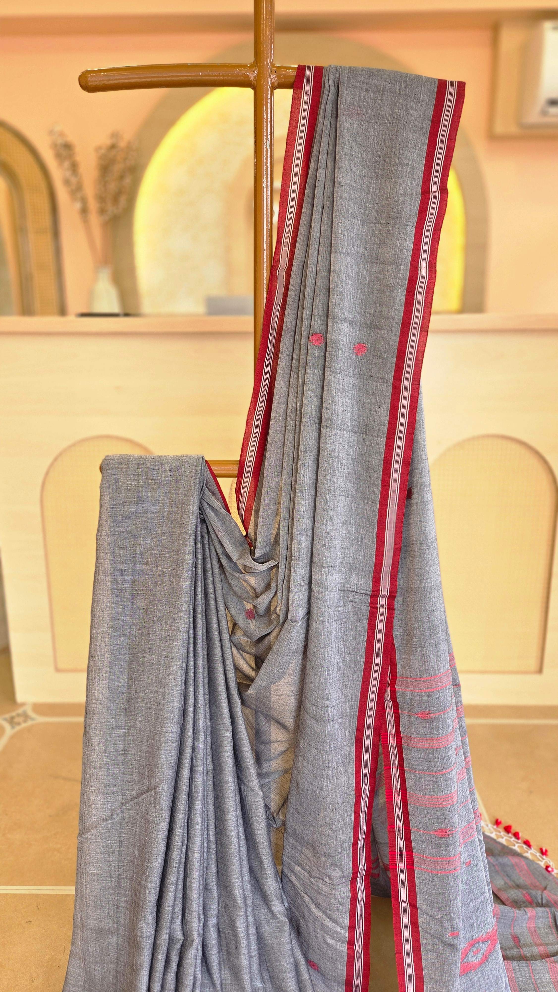 Elegant Grey & Red Mul Cotton Saree
