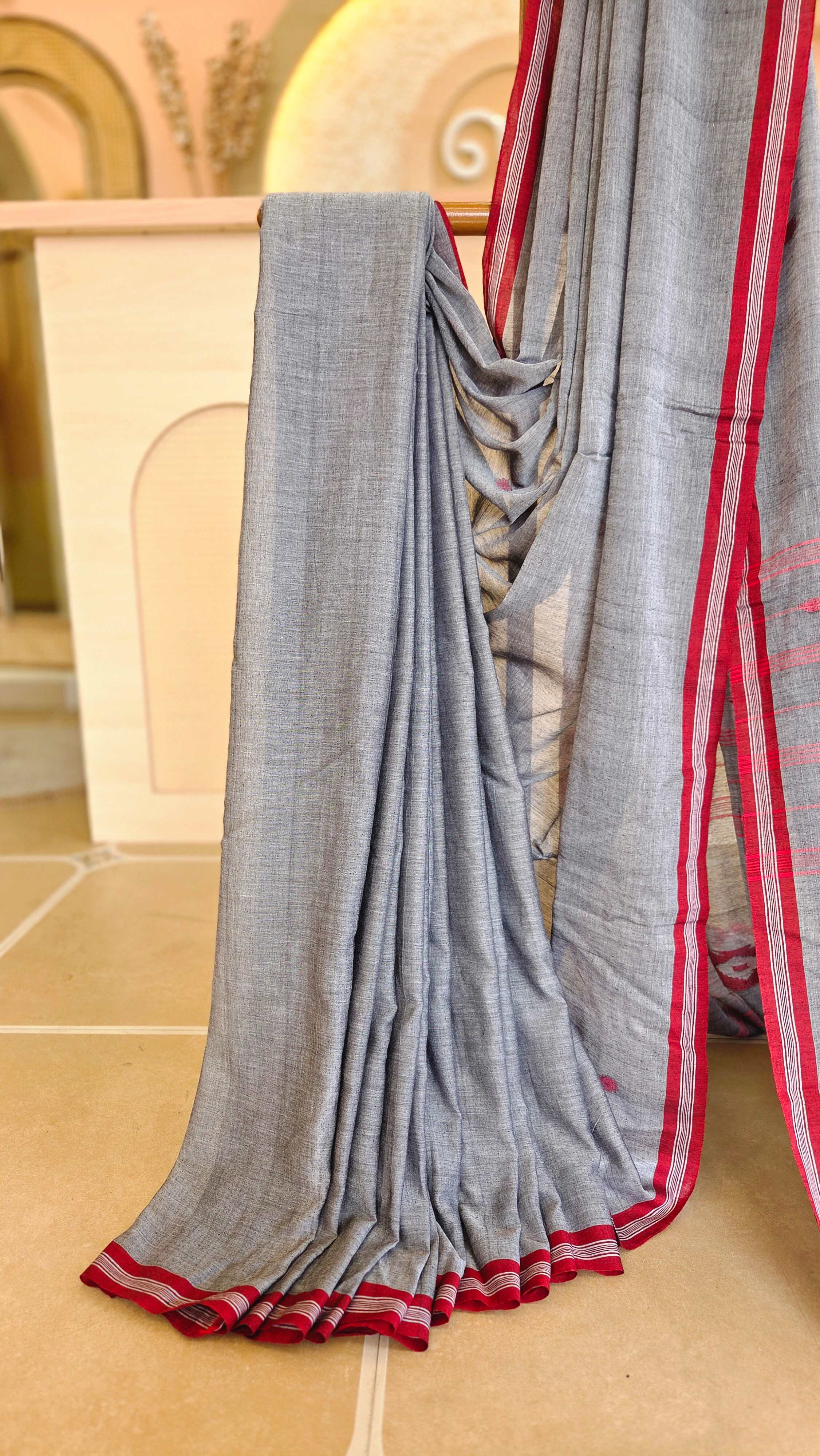 Elegant Grey & Red Mul Cotton Saree